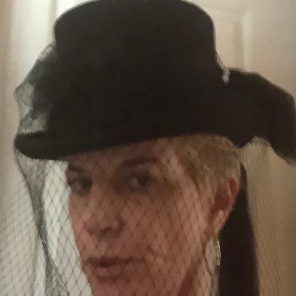 HALLOWEEN HAT WITH FACE NET AND LONG BOW